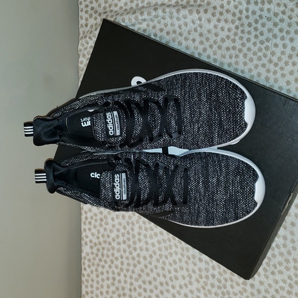 Adidas lite Racer Made with Earth Friendly Materials Fabrication. - Picture 5 of 11